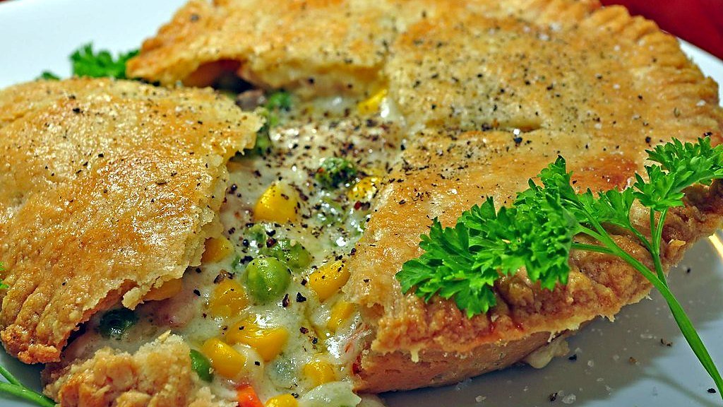 Pastel de pollo casero con champiñones