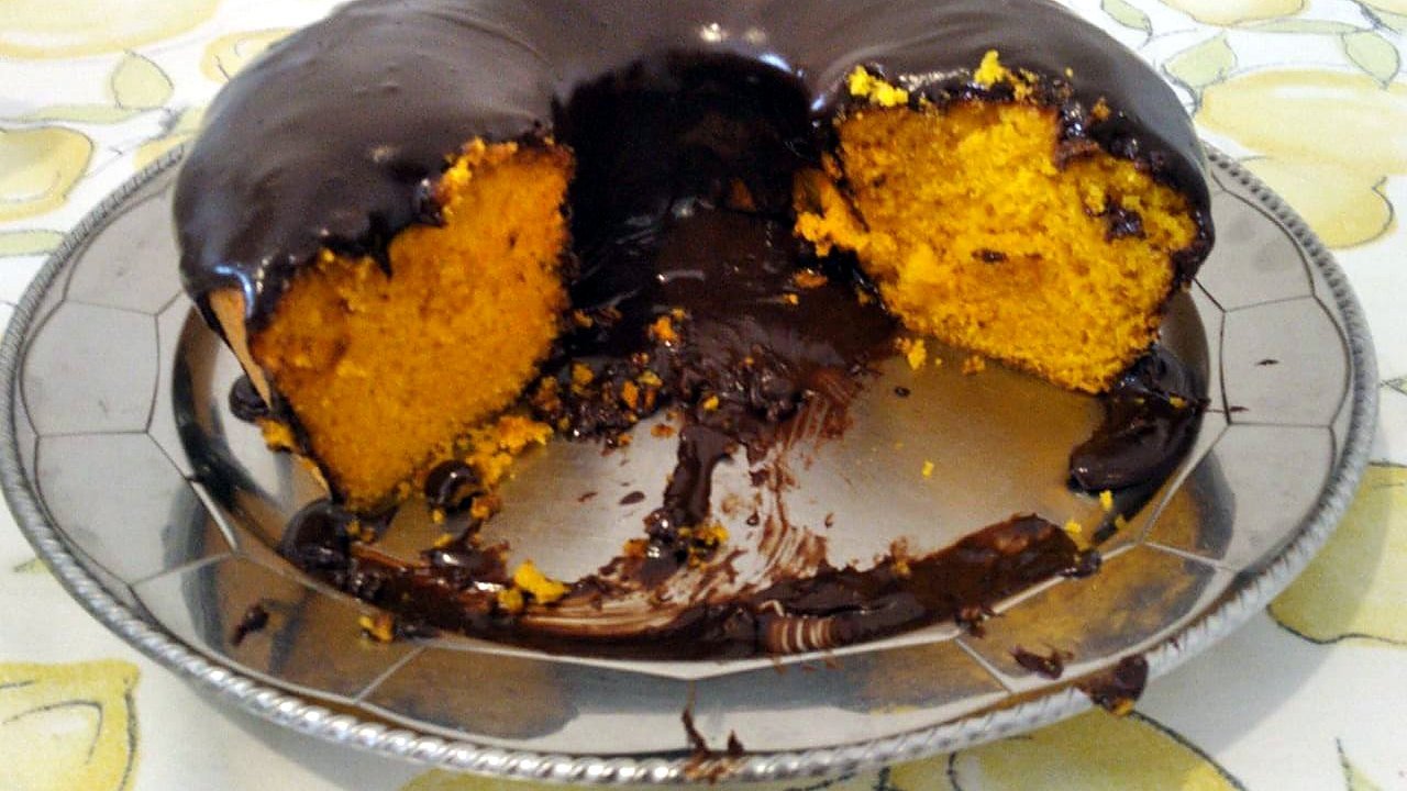 Queque de zanahoria brasileño (bolo de cenoura)
